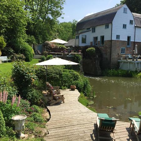 Castle Mill Bed And Breakfast Dorking Esterno foto