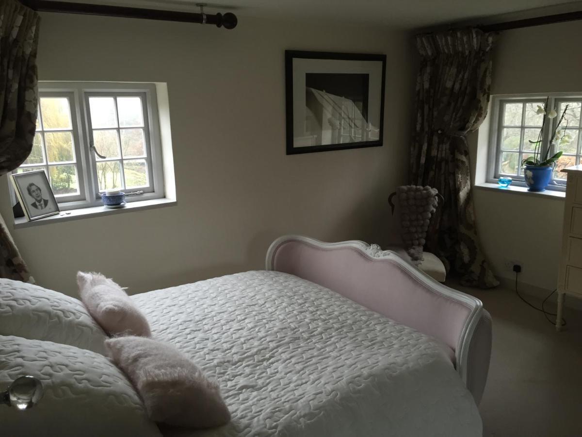 Castle Mill Bed And Breakfast Dorking Esterno foto